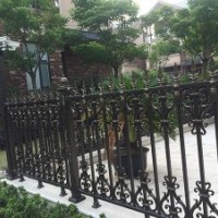 惠阳大亚湾别墅阳台栏杆选择铁艺栏杆好吗？