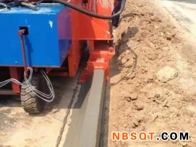 防止模具粘连原材料路缘石滑模机也做了很多工作图1